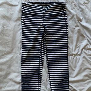 Athleta chaturanga crops, size M